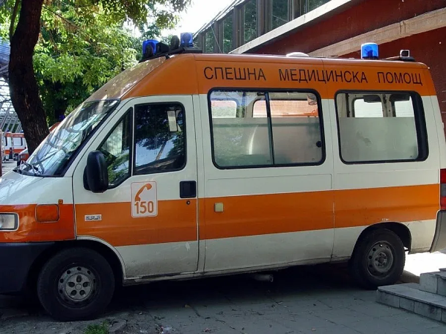 Две блъснати деца берат душа в Плевен