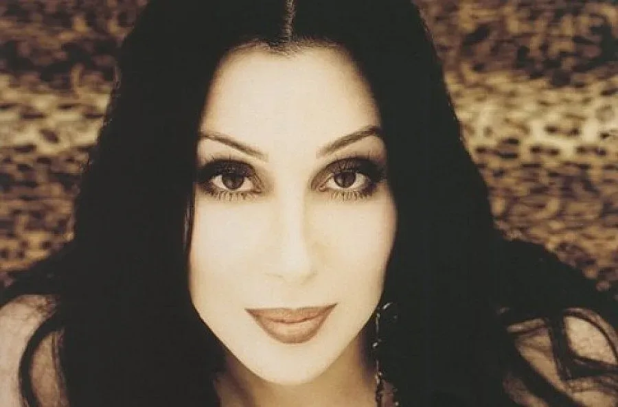 Лунатичката Шер със старо гадже