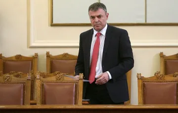 Сергей Игнатов следи бай Киро с теслата