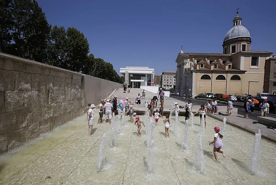 Луцифер мъчи римляните