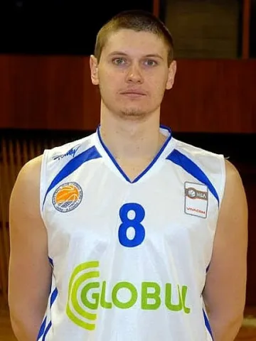 Световъртеж извади център от национала