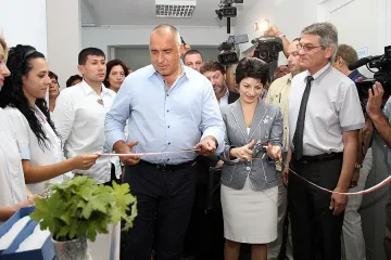 Премиерът реже ленти в Гоце Делчев