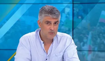 Росен Йорданов пред СТАНДАРТ: Слизаме от билото на революцията