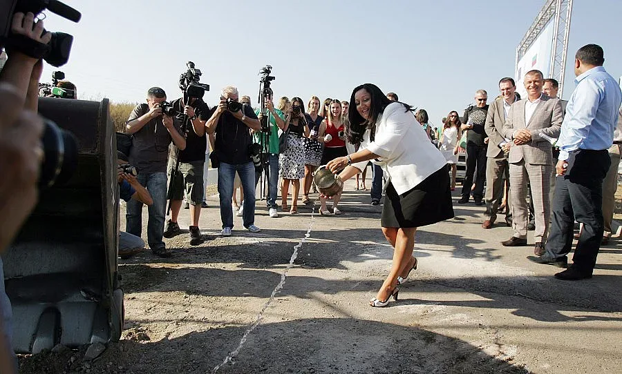 Пускат още 17 км от "Тракия" в петък