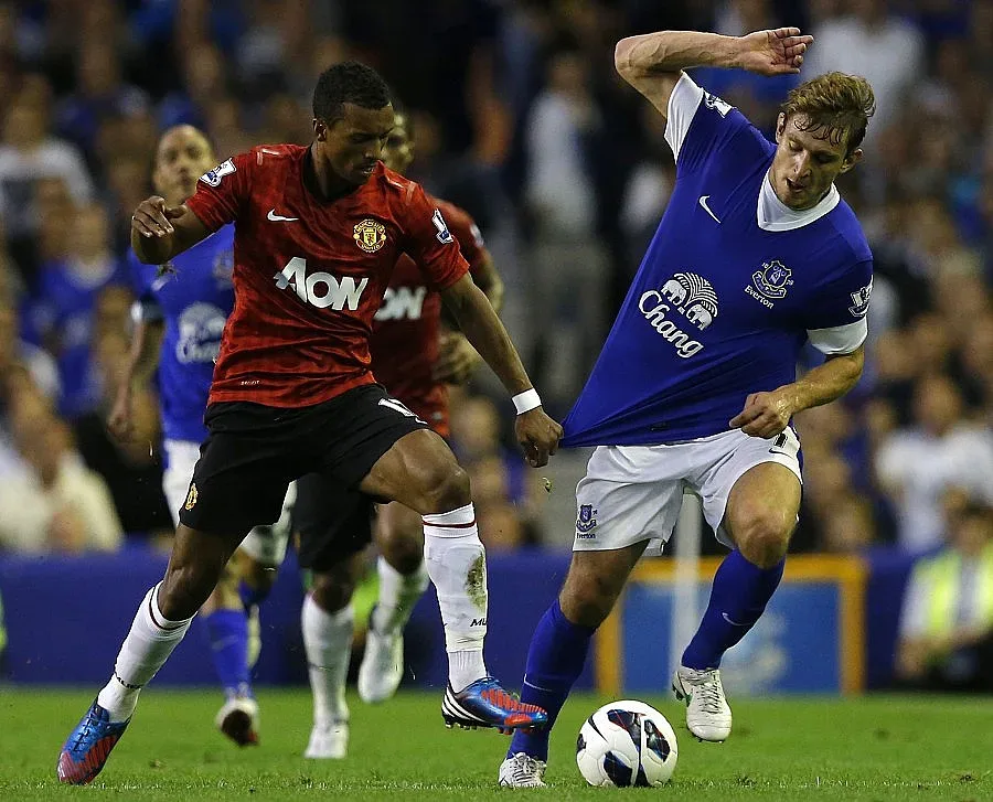 "Манчестър Юн" бие дузпата на Нани