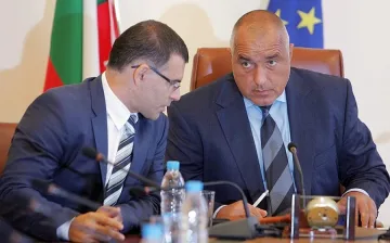 Борисов и Дянков гледат мача на новака срещу шампиона