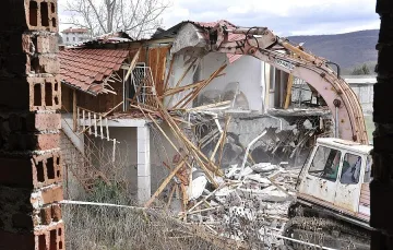 Събарят последните вили на митничари в Ставри Димитрово