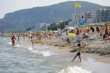 Стягат торта гигант за ЧРД на Албена