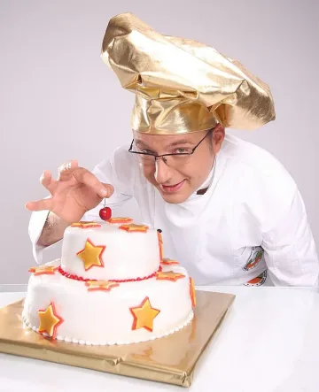 Пожарникари и "Мис Силикон" напират за "Черешката"