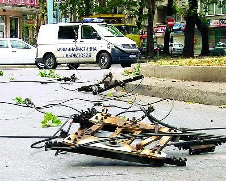 ТИР отново скъса тролейбусни жици в Пловдив