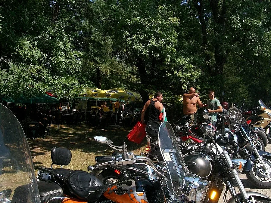 Рокери напълниха хотелите в Търново 