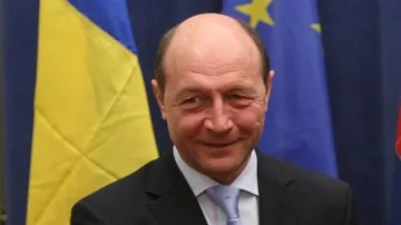 Бъсеску остава президент на Румъния