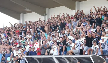 Фенове блокираха "Лаута"