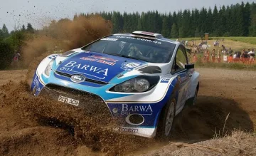 Зрители гинат на рали в Сърбия