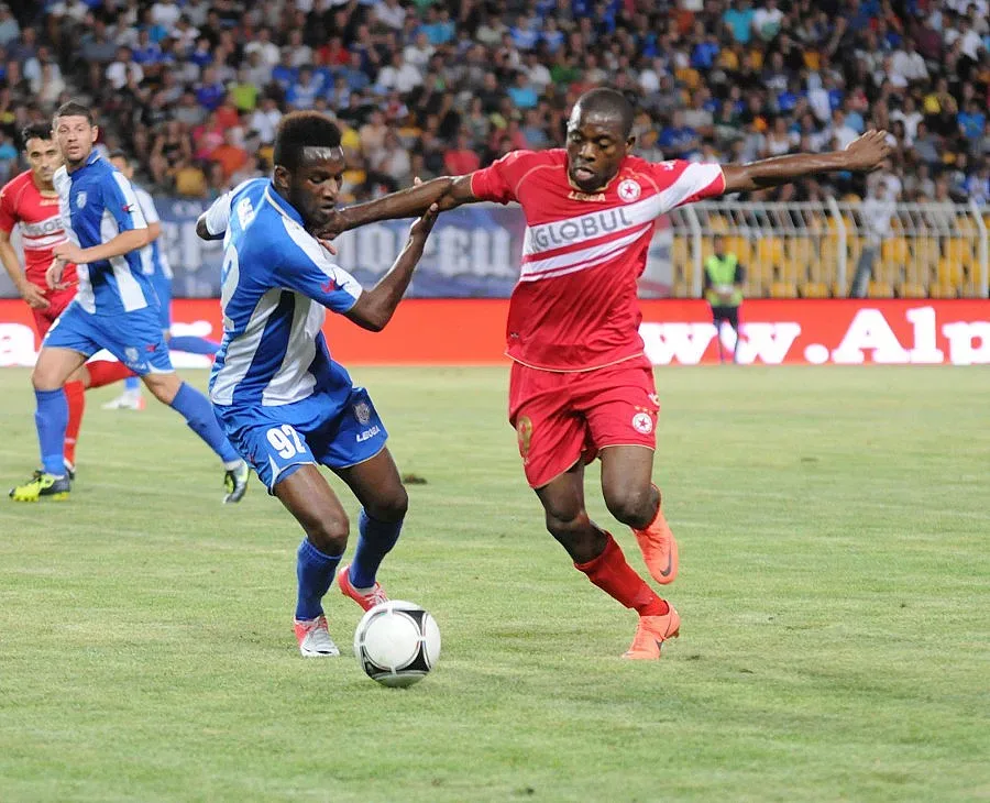 Лют скандал между феновете и футболистите на ЦСКА