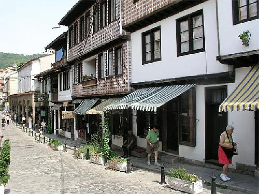 Дават Царска керамика за снимка на чаршията