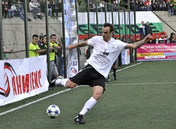 Заплатата на Бербатов стряска "Милан"