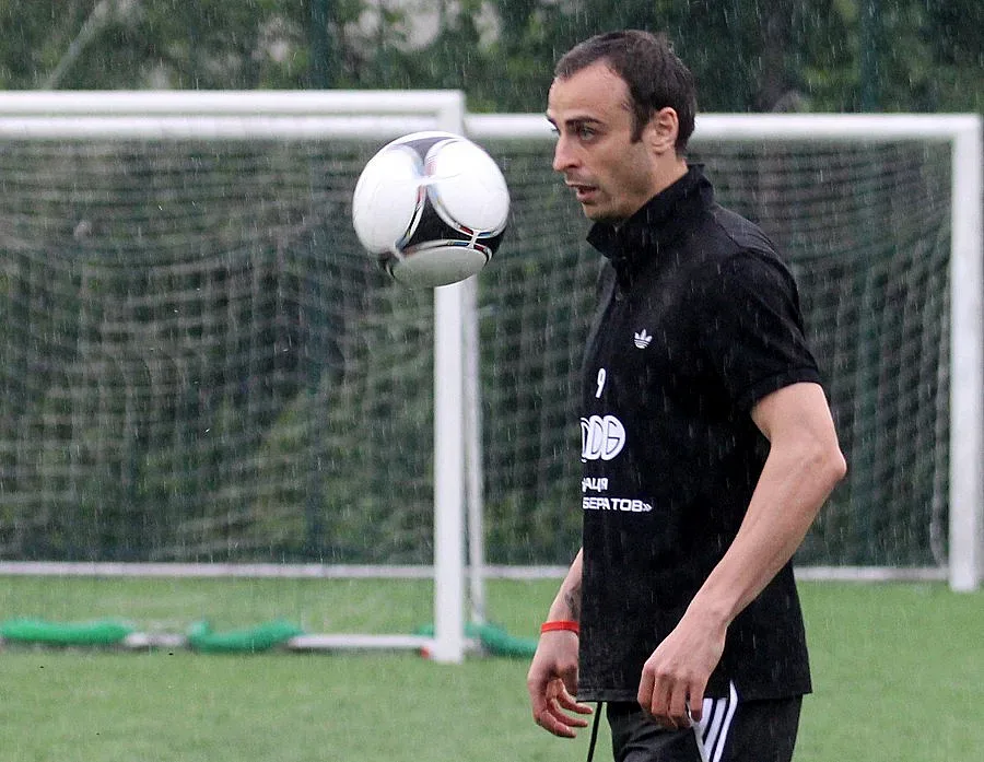 Феновете на "Ливърпул": Купувайте Бербатов!