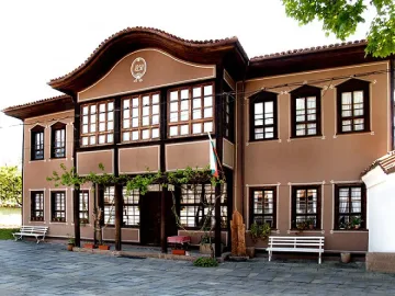 Етнографски музей учи на сватбуване