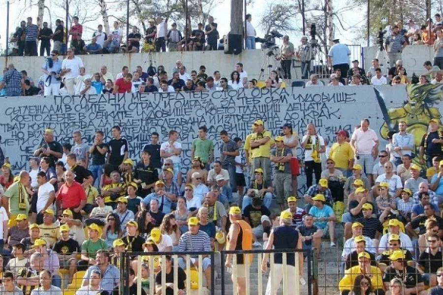 Набиха Рендето на мача в Перник