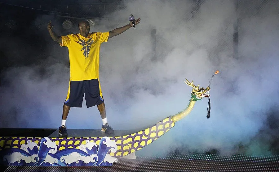 Китай посрещна Кобе като император