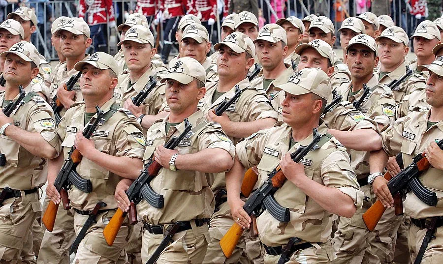 Армията недоволна от заплатите, но мотивирана