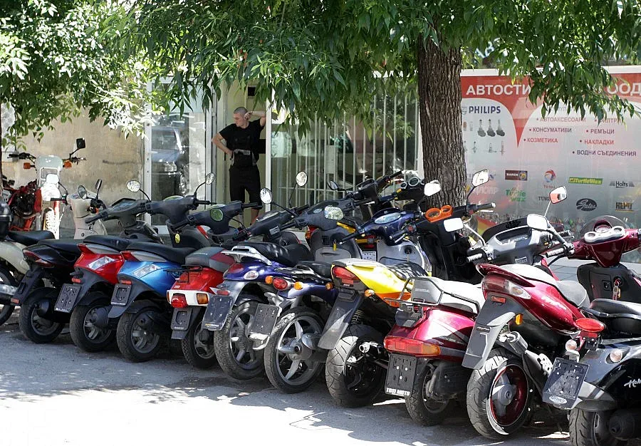 Сменят кола за два мотора