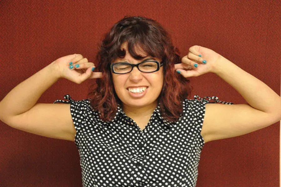 Гонят наемател за вопли