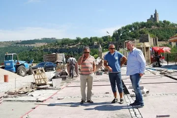 Площадът пред Царевец готов за Деня на независимостта