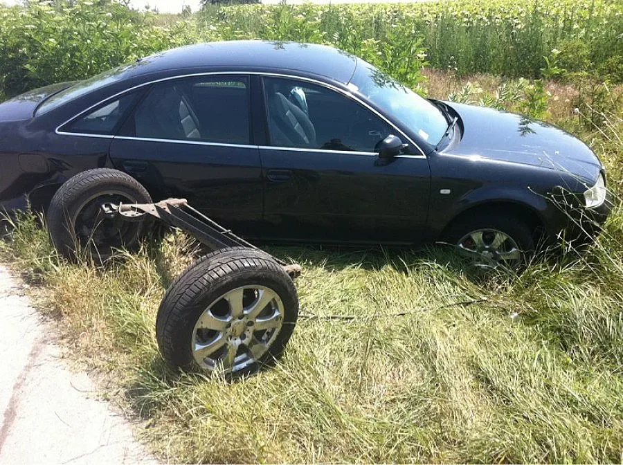 "Ауди" се разпадна на пътя, шофьорът пише до завода