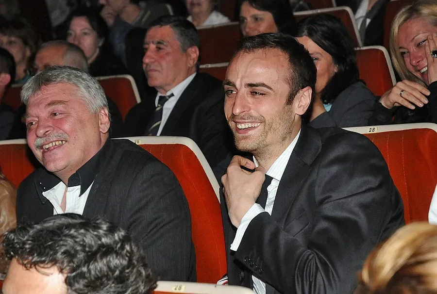 Шефовете на "Зенит" броят рублите за Бербатов