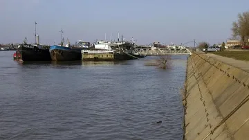 Кораби засядат по Дунава