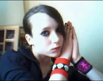 Все повече тийнейджъри стават ЕМО и си посягат