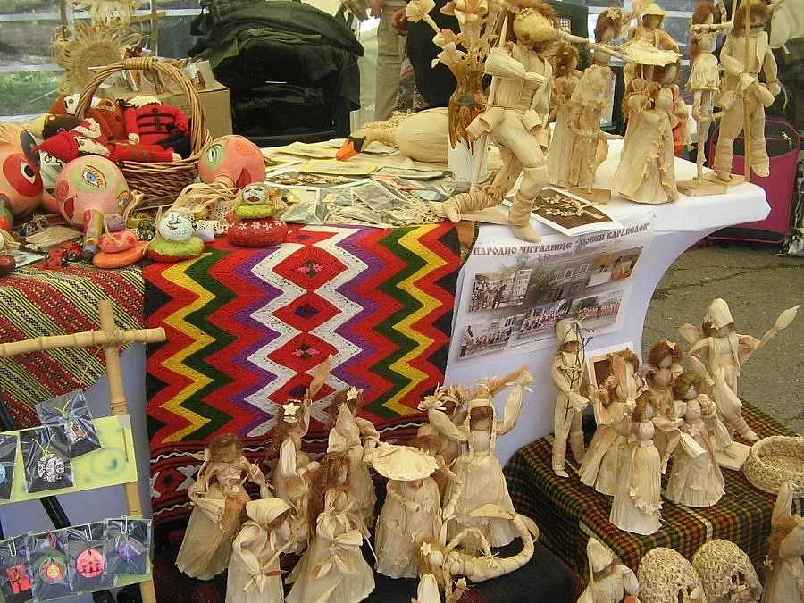 Майсторите на кукли от шума твърдо водят в Чудесата