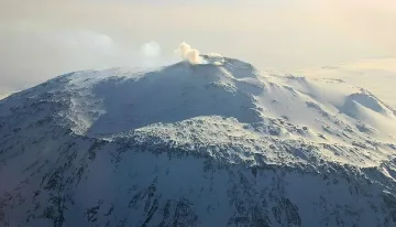 Злато на прах! Вулкан ежедневно изхвърля хиляди долари във въздуха