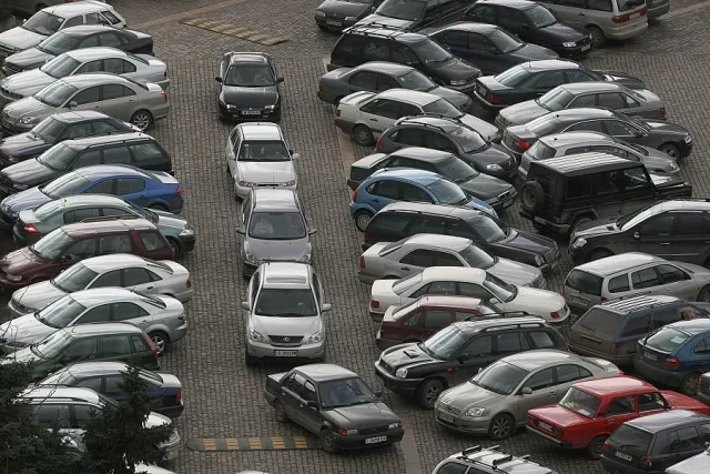 Терзиев се произнесе! Остава ли поскъпването на платеното паркиране