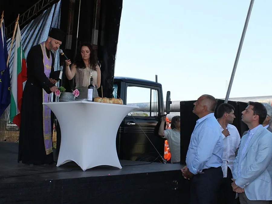 Бойко направи първа копка на газопровода България - Румъния