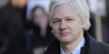 Джулиан Асандж предизвика дипломатическа буря 
