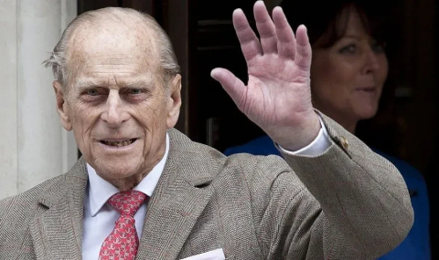 Съпругът на Елизабет ІІ приет в болница