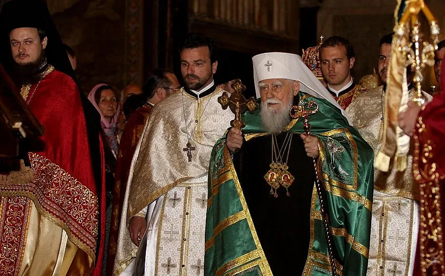 Максим служи 3 часа за Богородица