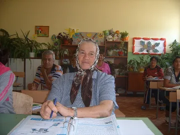 Учат баби на четмо и писмо