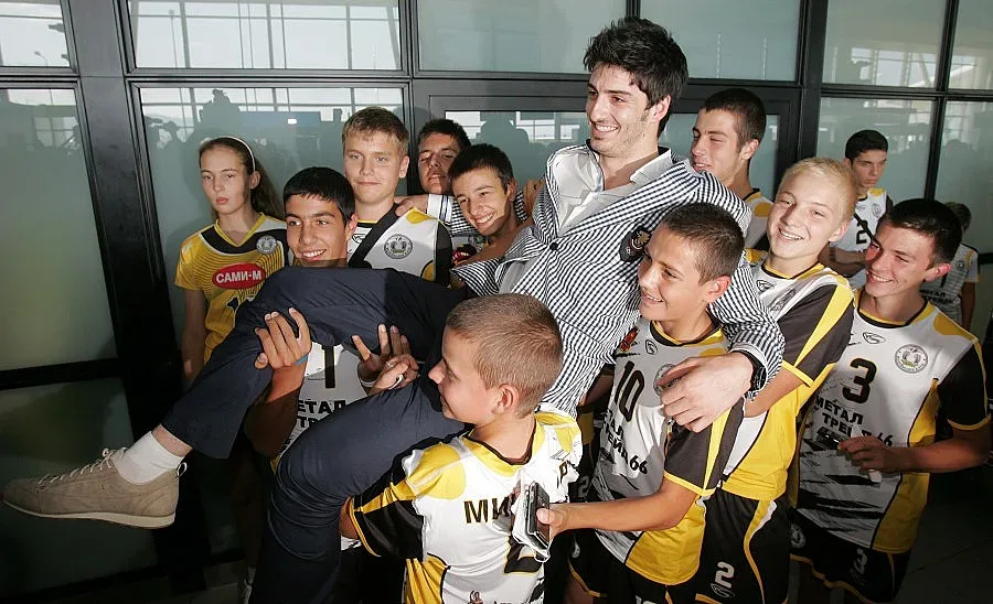 Мощна агитка посрещна волейболистите (СНИМКИ)