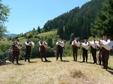 Гайдари, лазаруване и коледари - уникалните Чудеса