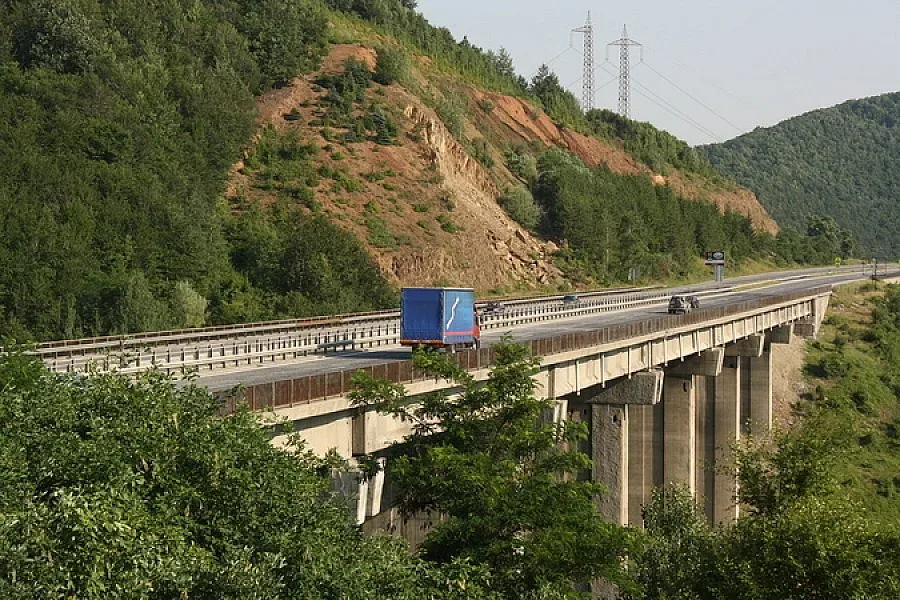 Мантинелите по виадуктите опасни