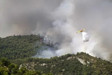 Испания гори, двама загинаха