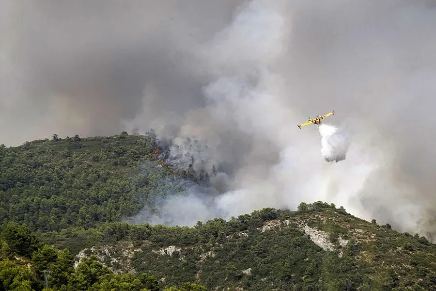 Испания гори, двама загинаха