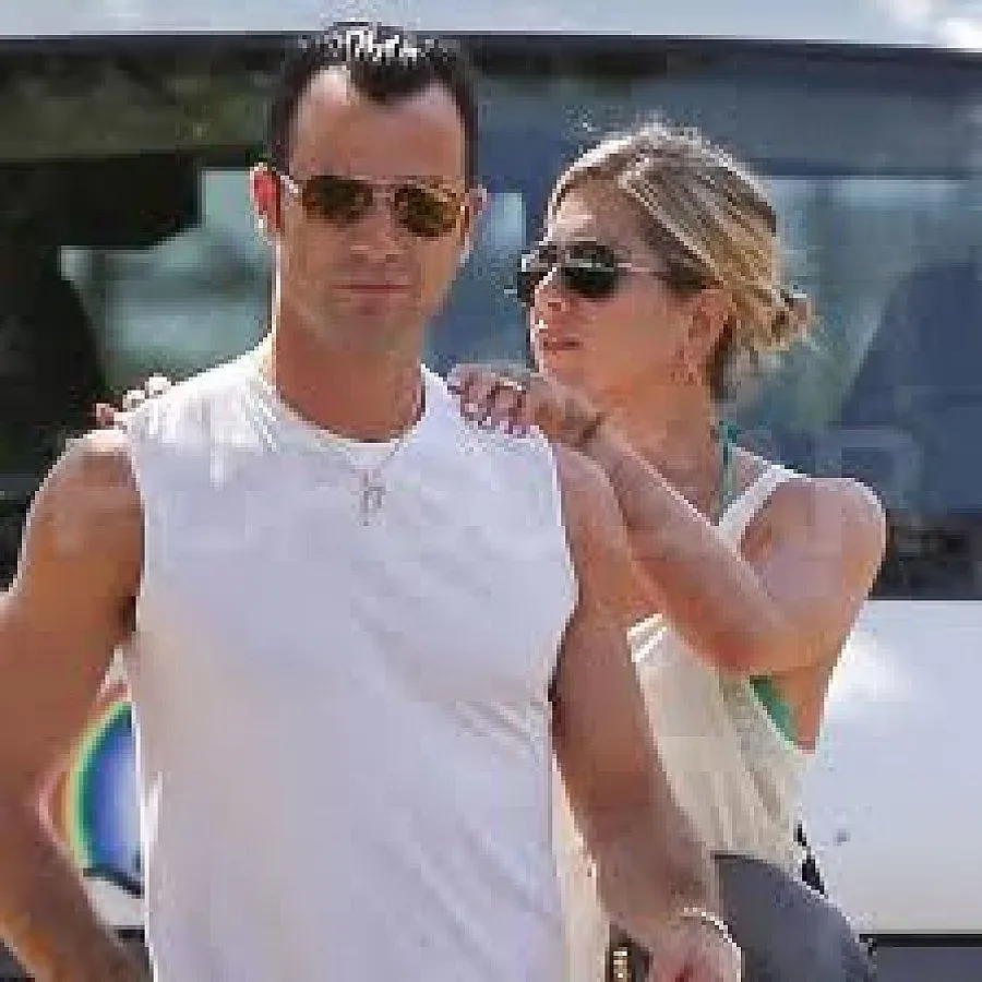 Дженифър Анистън се сгоди