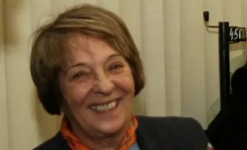 Вапцарова аплодира отличнички мичмани