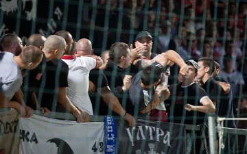 Агитката на ЦСКА скочи на играчите