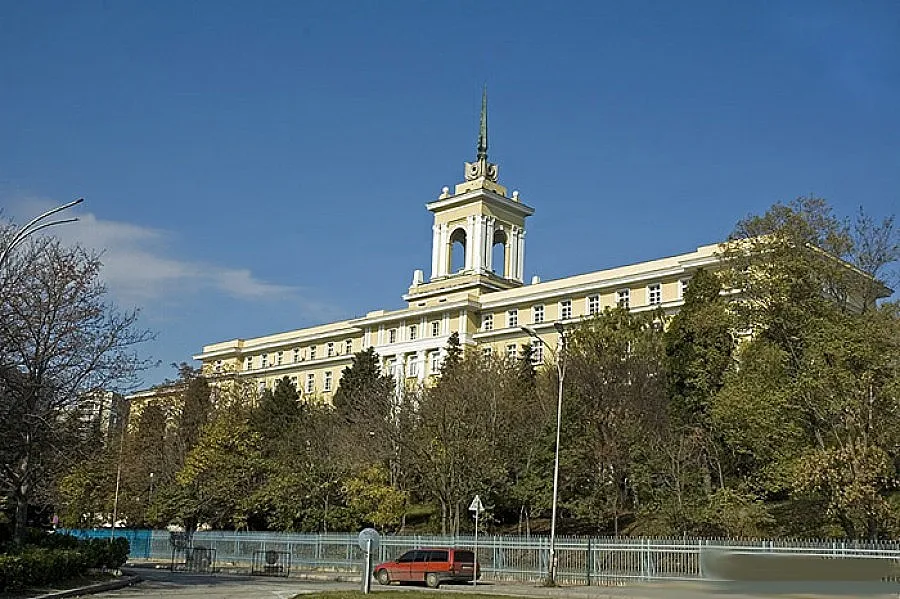 Жени станаха отличници в морската Алма Матер   